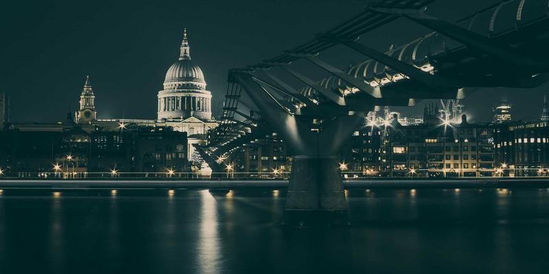 告别压力型脱发：天然滋补品与头皮经络按摩的养生之道